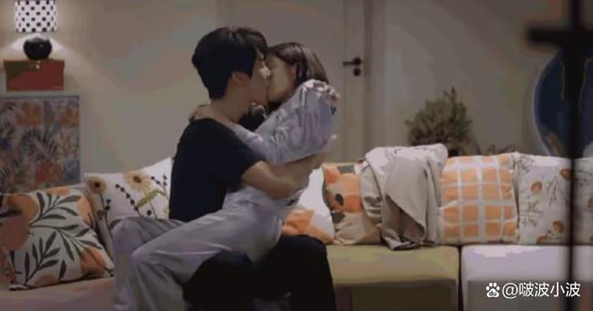 周柯宇就这么品味吻戏 害羞色调引热议